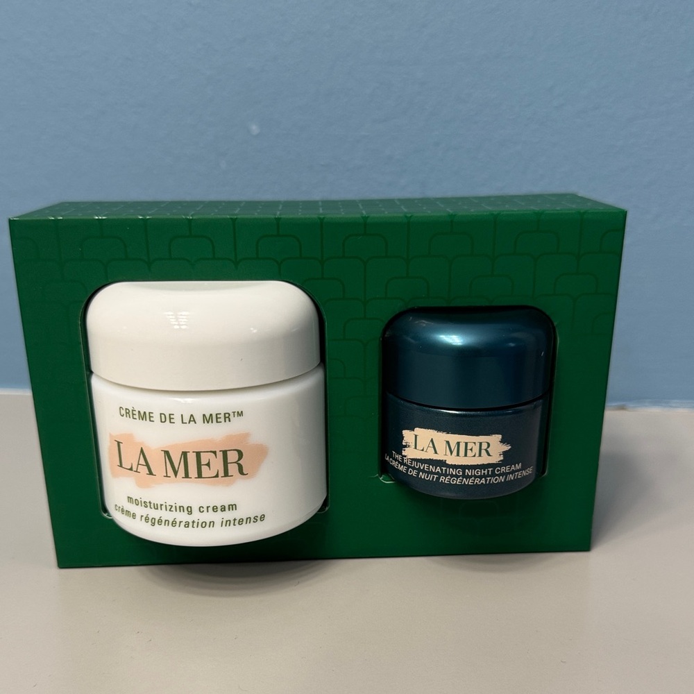 La Mer Skincare Duo with White and Teal Jars